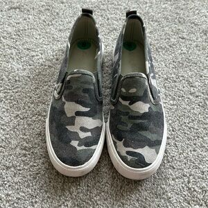 Tommy Bahama camo shoes